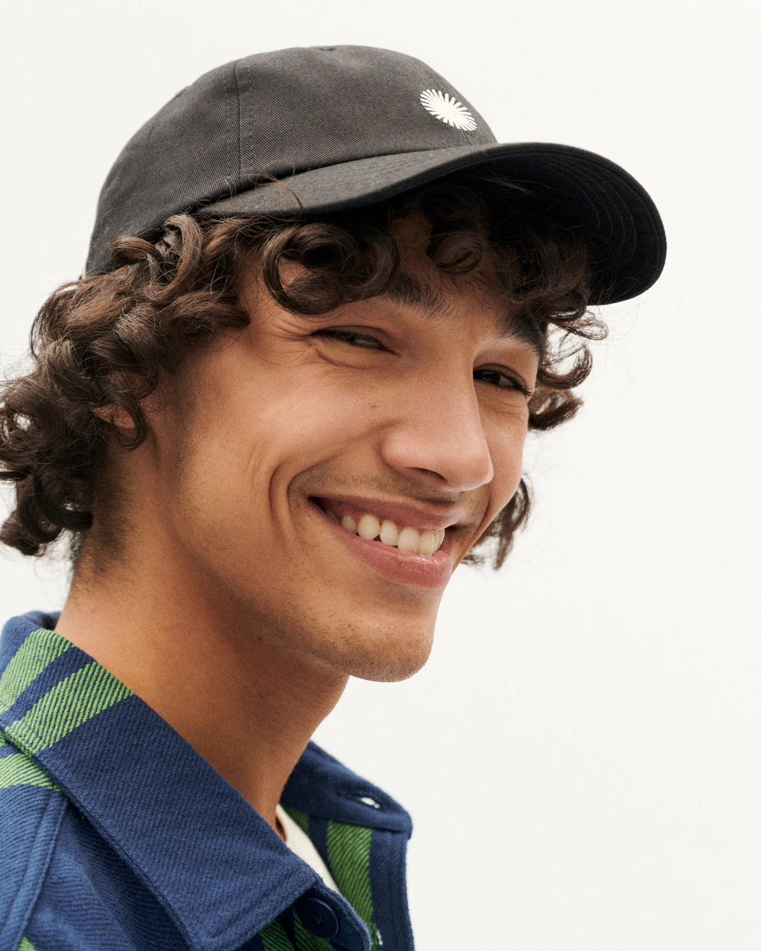 Gorra negra sol contraste - Image 4