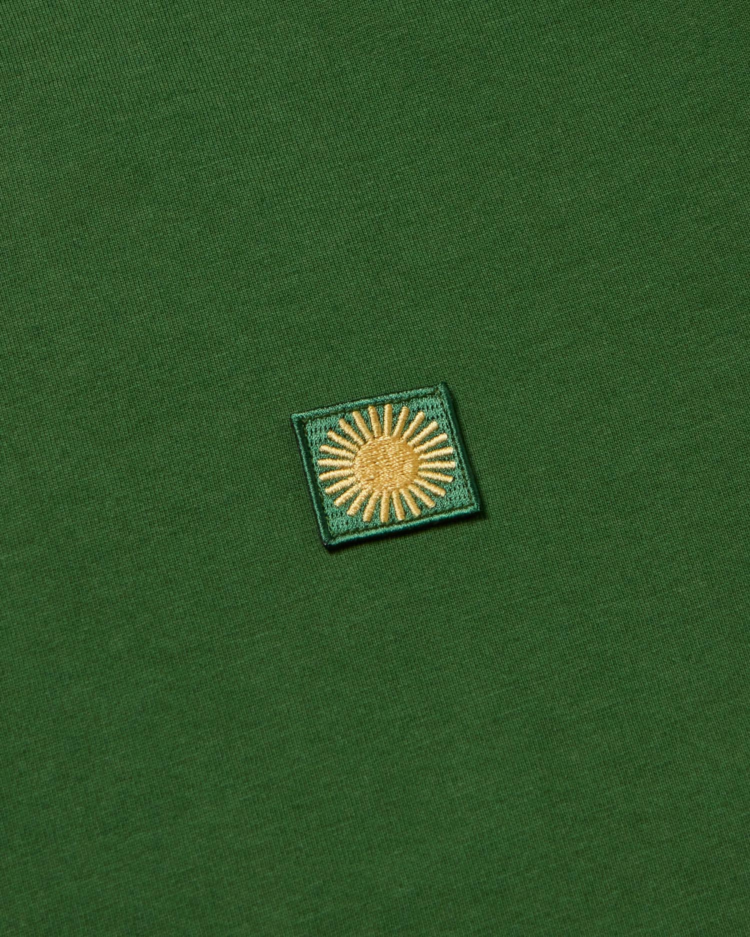 Camiseta verde sol espalda amarillo - Image 7