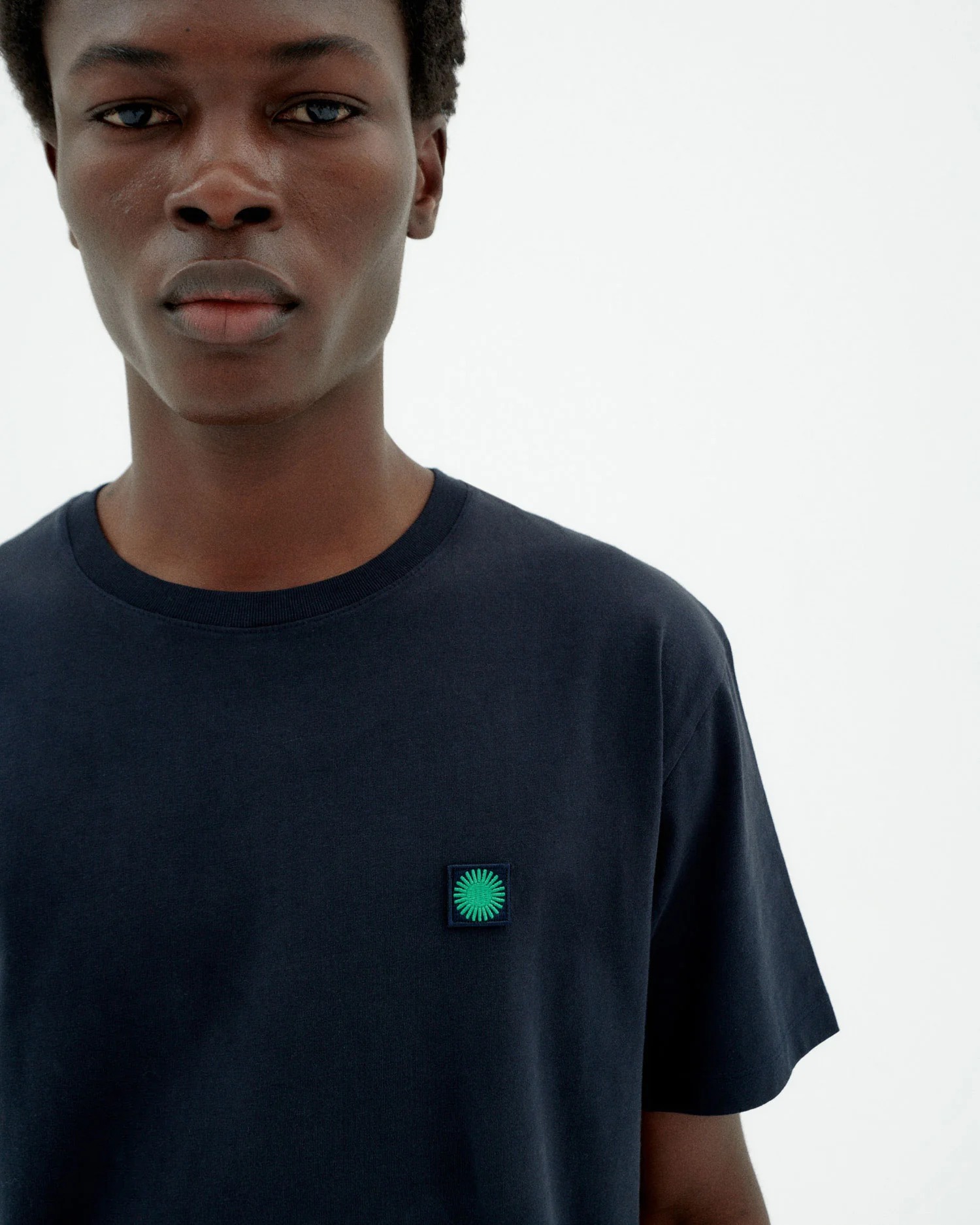 Camiseta navy sol espalda verde - Image 3