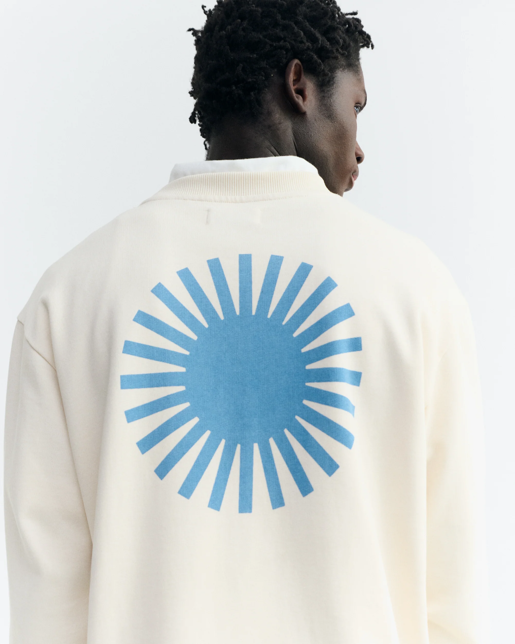 Sudadera cruda sol azul espalda Leon - Image 3