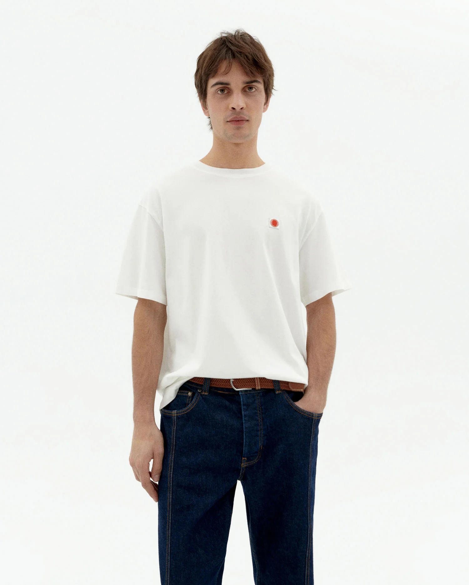 Camiseta blanca sol espalda rojo Aaron - Image 3