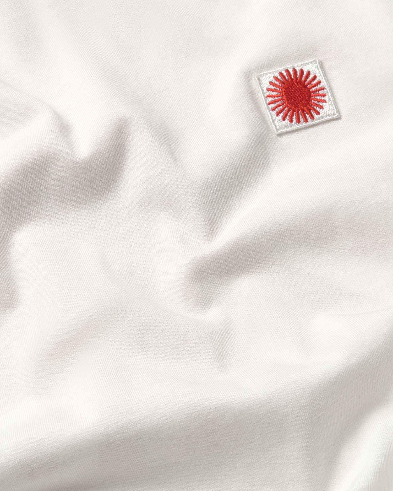 Camiseta blanca sol espalda rojo Aaron - Image 6