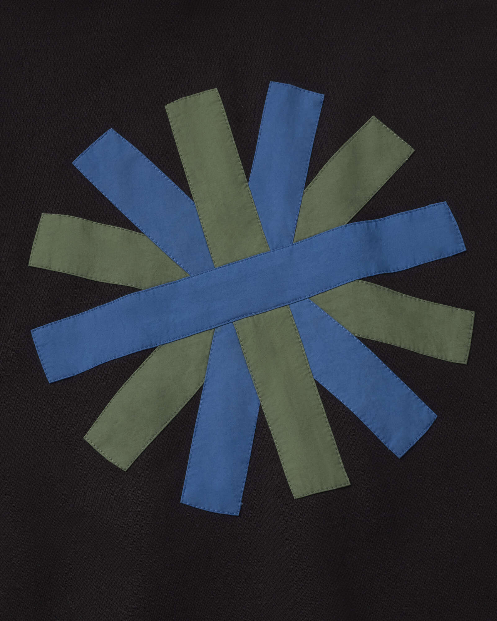 Sudadera negra patched sol espalda Simon - Image 6